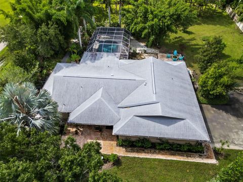 A home in PALMETTO