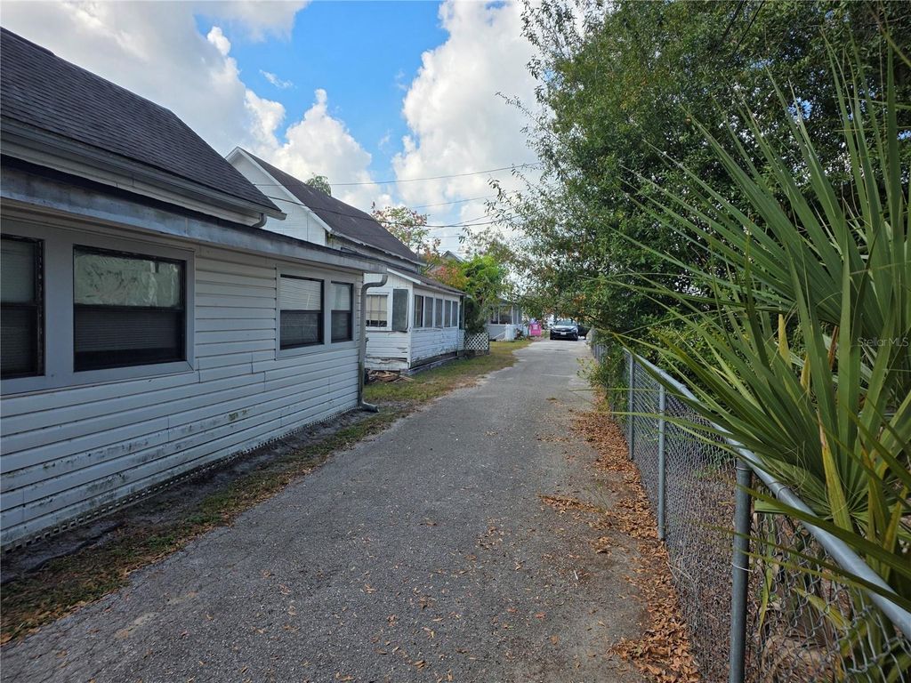 Photo of 404 NW 7th Street, Mulberry, FL 33860 (MLS # L4957551)