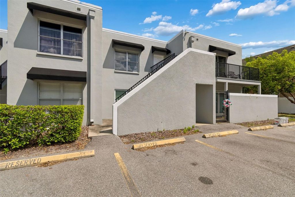 Photo of 201 S Arrawana Avenue #L, Tampa, FL 33609 (MLS # TB8493673)