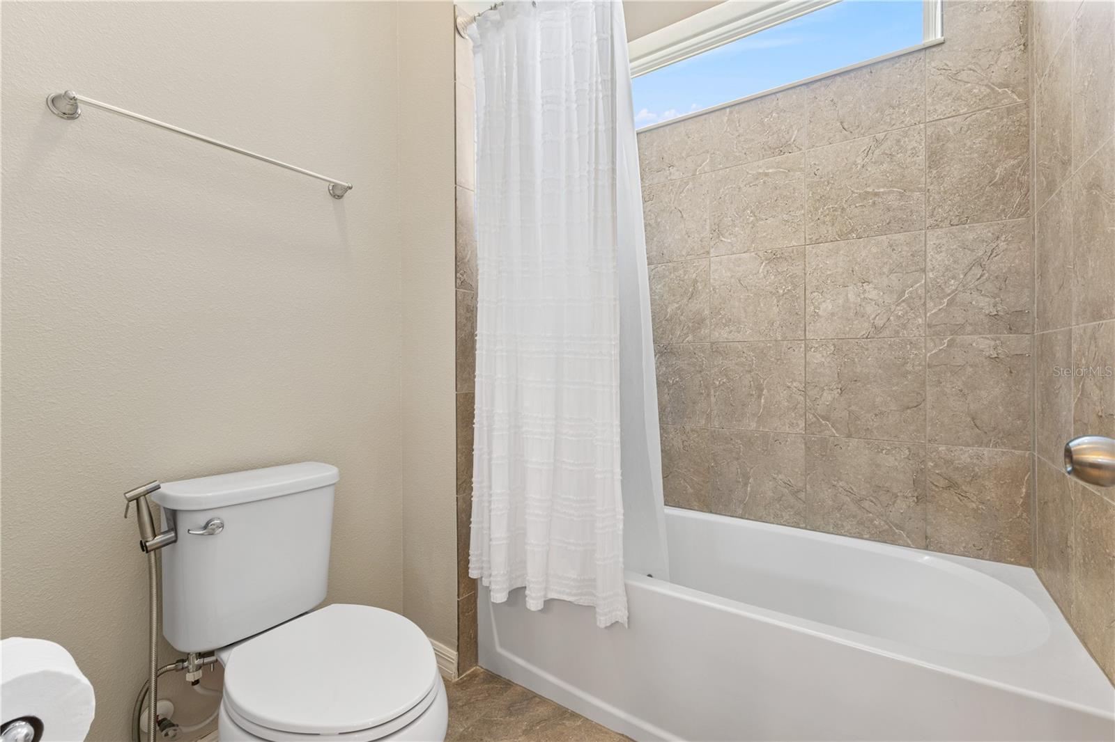 HAWKSMOOR-PH 1 - Residential Lease
