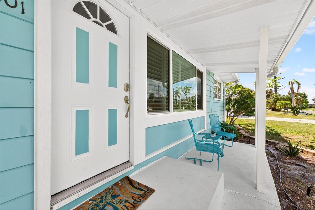 Photo of 1601 Lemon Bay Drive, Venice, FL 34293 (MLS # N6140740)