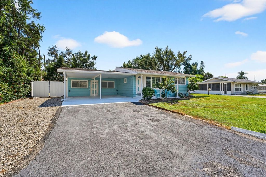 Photo of 1601 Lemon Bay Drive, Venice, FL 34293 (MLS # N6140740)