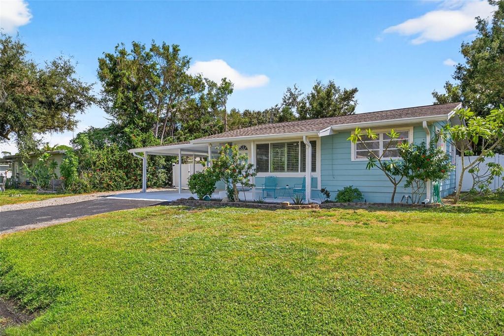 Photo of 1601 Lemon Bay Drive, Venice, FL 34293 (MLS # N6140740)