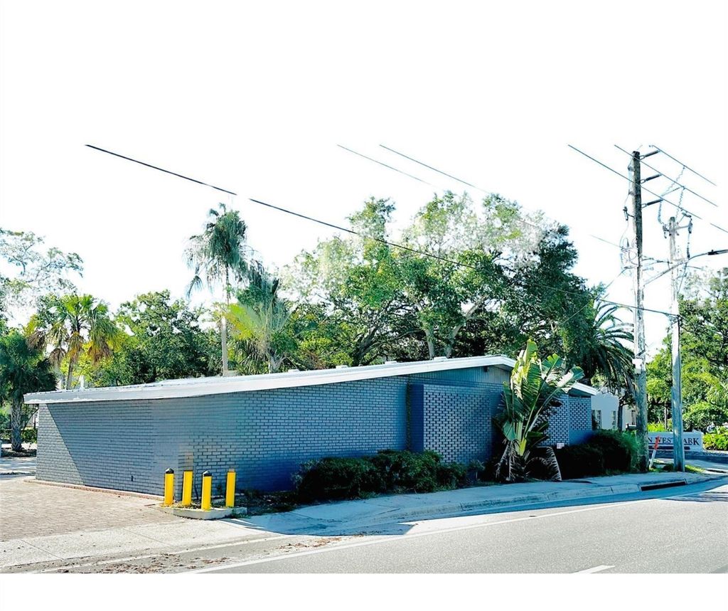 Photo of 220 N Tuttle Avenue, Sarasota, FL 34237 (MLS # A4633993)