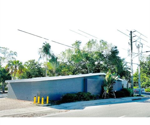 220 N TUTTLE AVENUE SARASOTA FL 34237