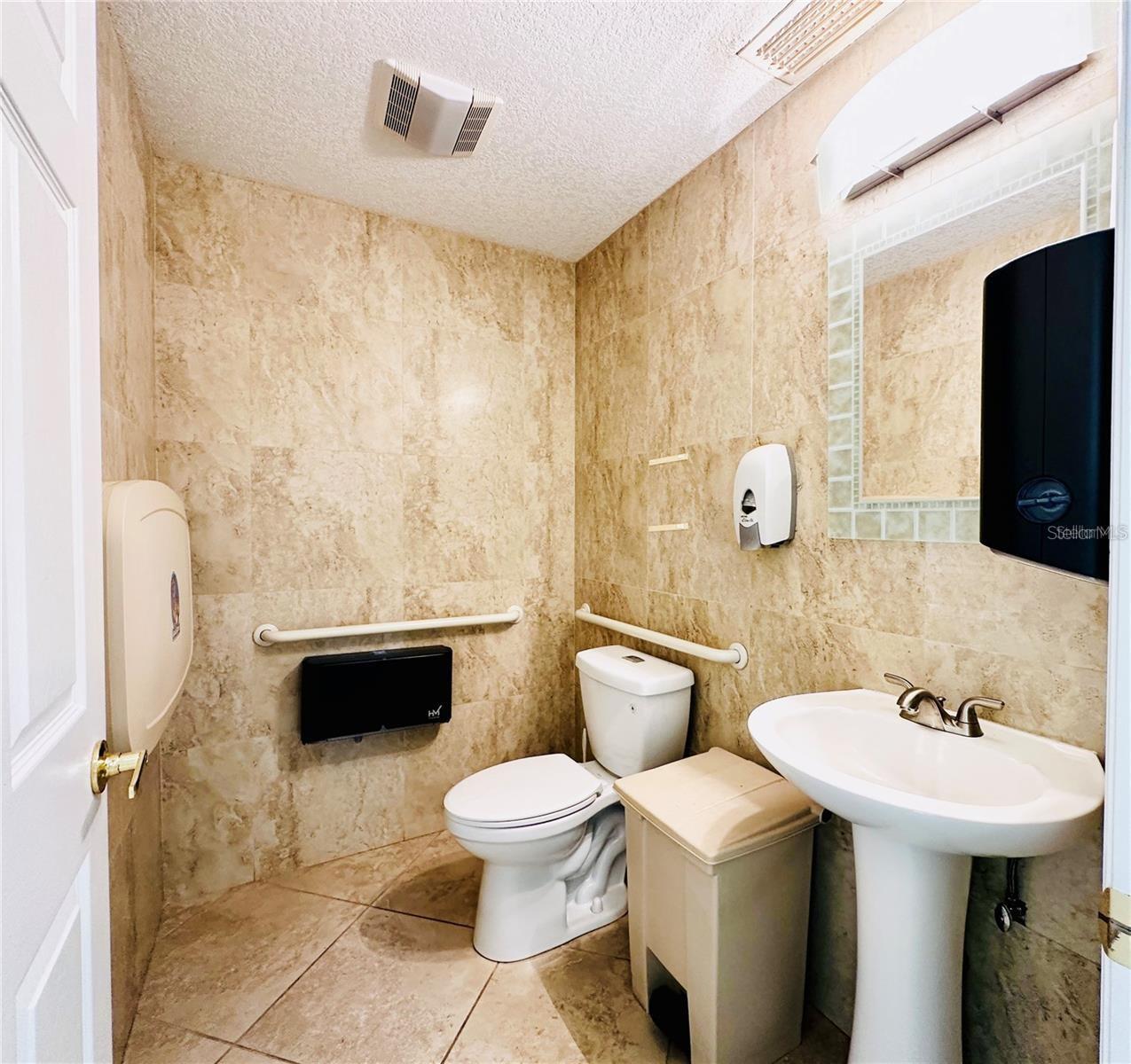 AVION OF / PARK EAST - Commercial Sale