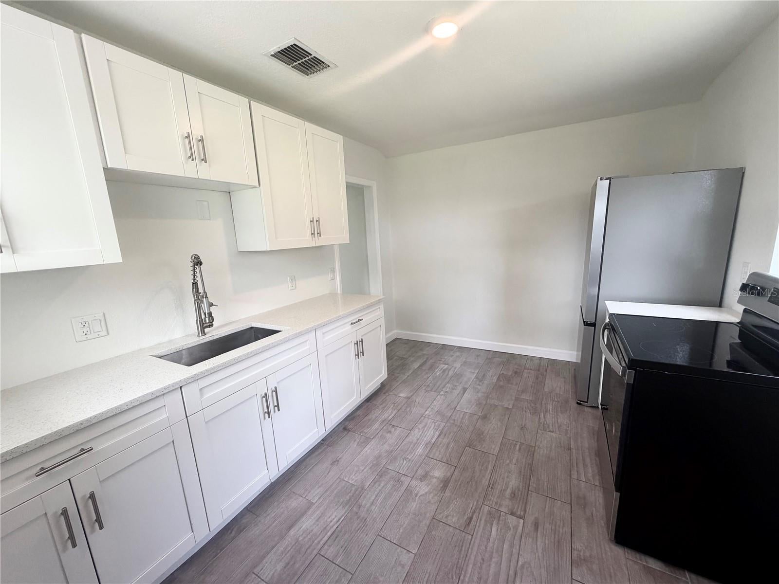 1986 AVENUE F