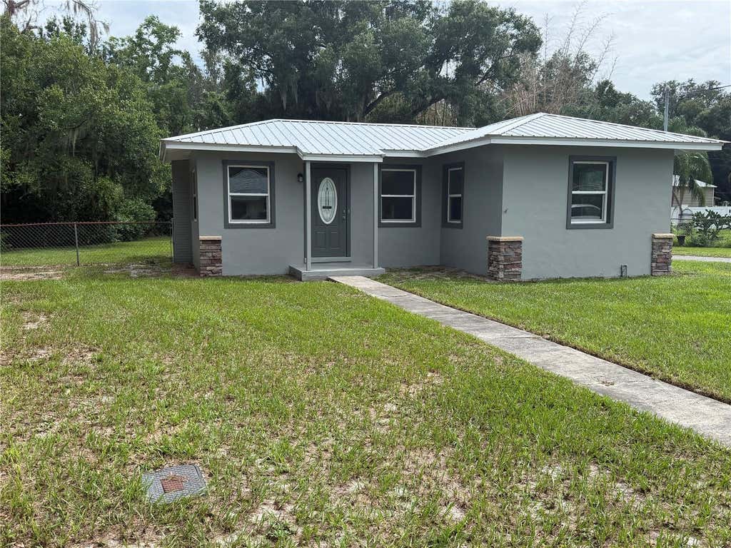 Photo of 1986 Avenue F, Winter Haven, FL 33880 (MLS # L4964078)