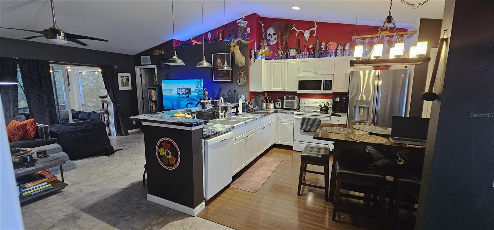 MIRROR LAKES - Residential