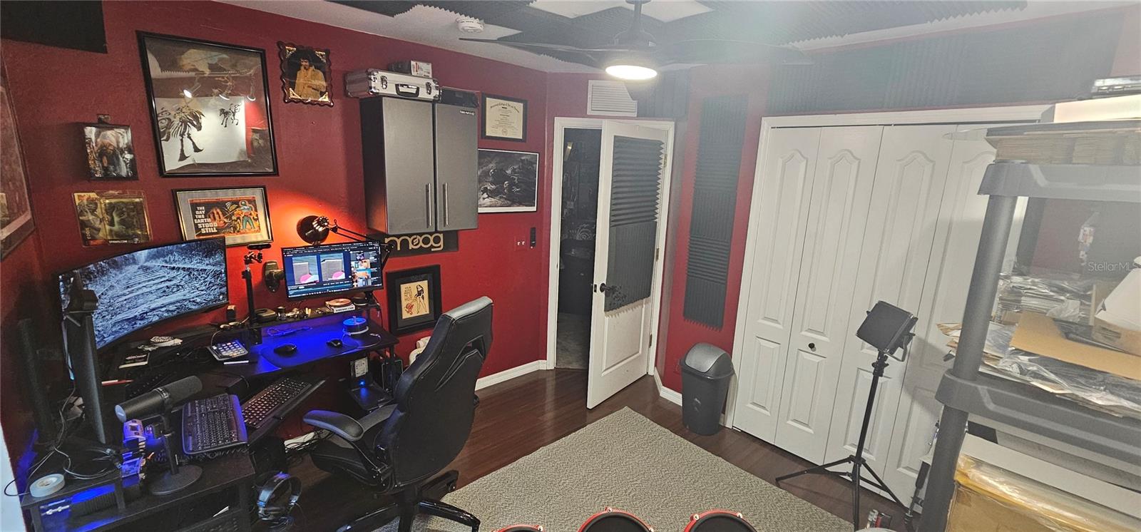 MIRROR LAKES - Residential