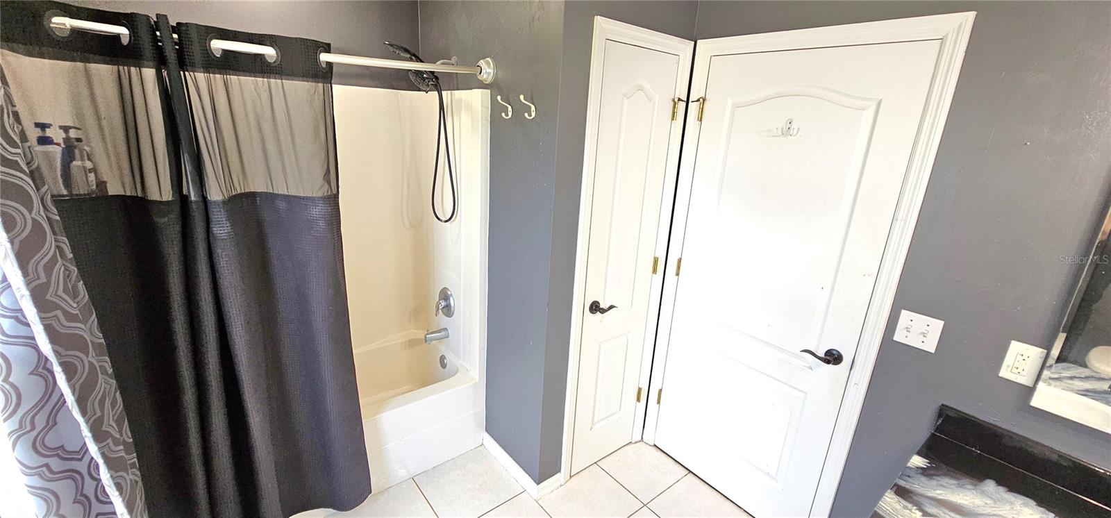 MIRROR LAKES - Residential