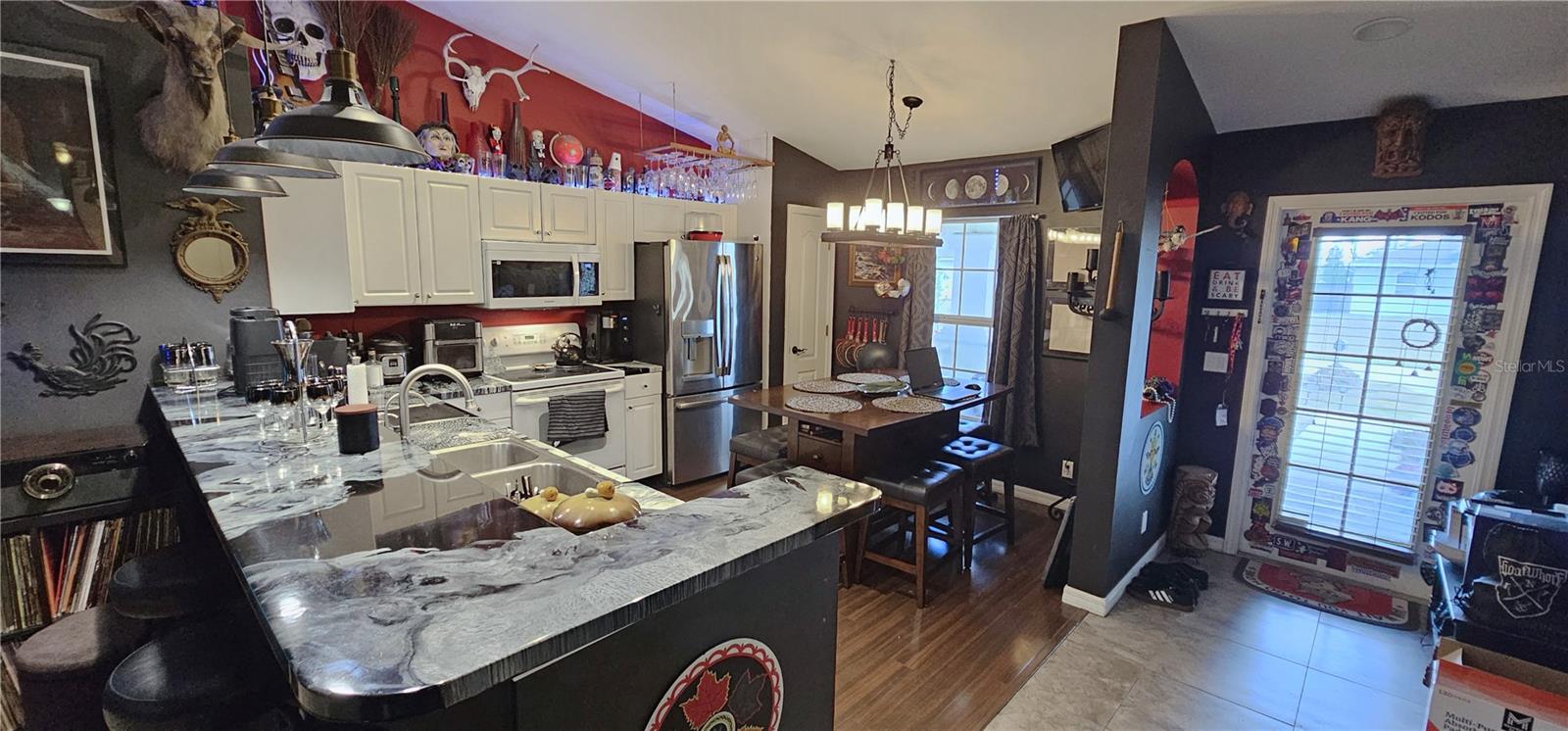 MIRROR LAKES - Residential