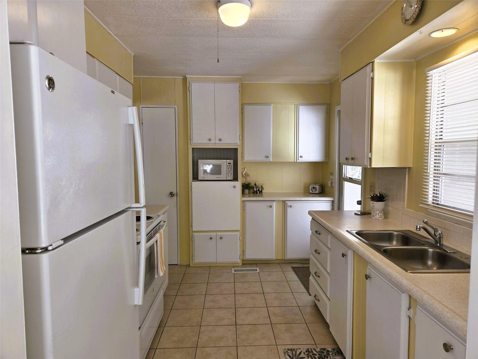 OAKWOOD MANOR - Residential