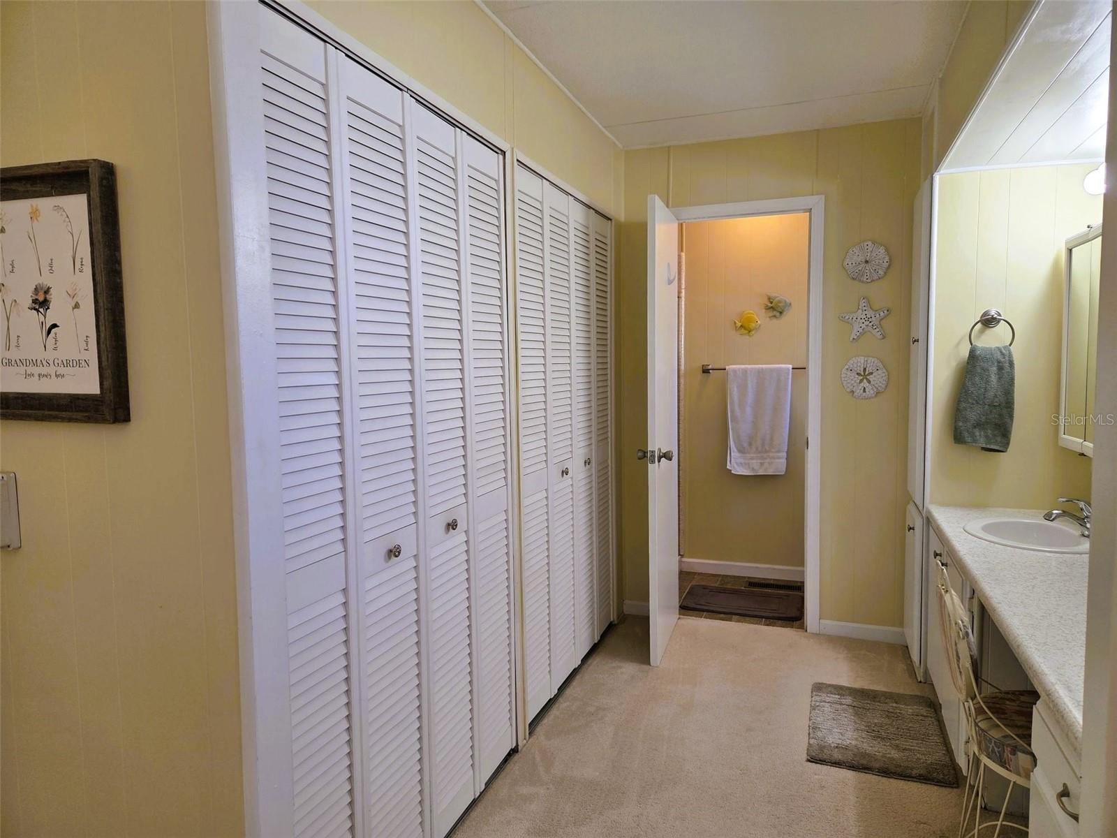 OAKWOOD MANOR - Residential