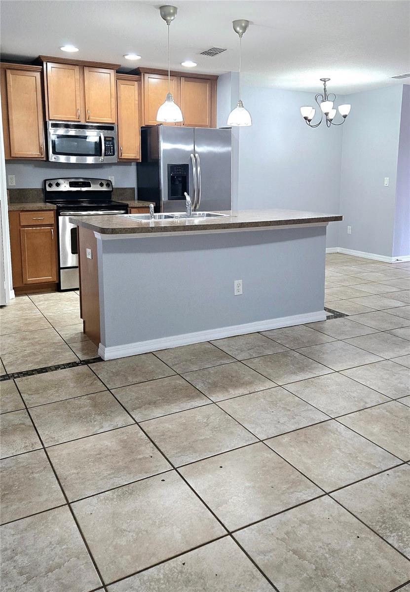 WINDSOR LAKE TWNHMS EAST - Residential Lease