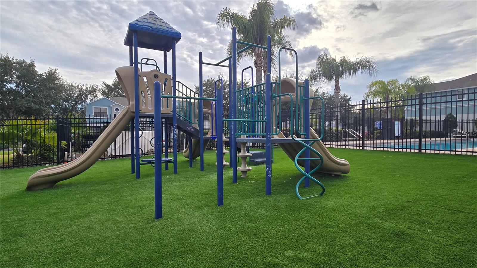 WINDSOR LAKE TWNHMS EAST - Residential Lease