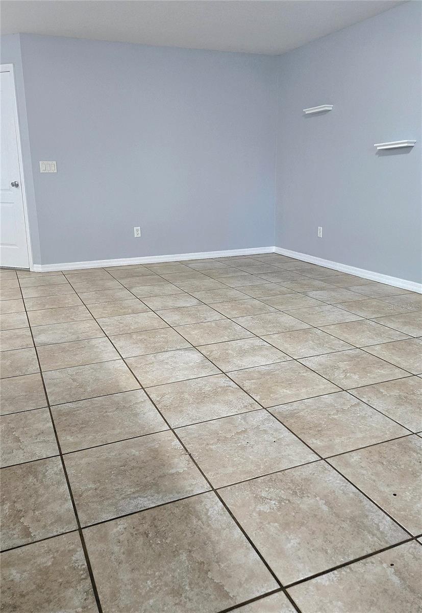 WINDSOR LAKE TWNHMS EAST - Residential Lease