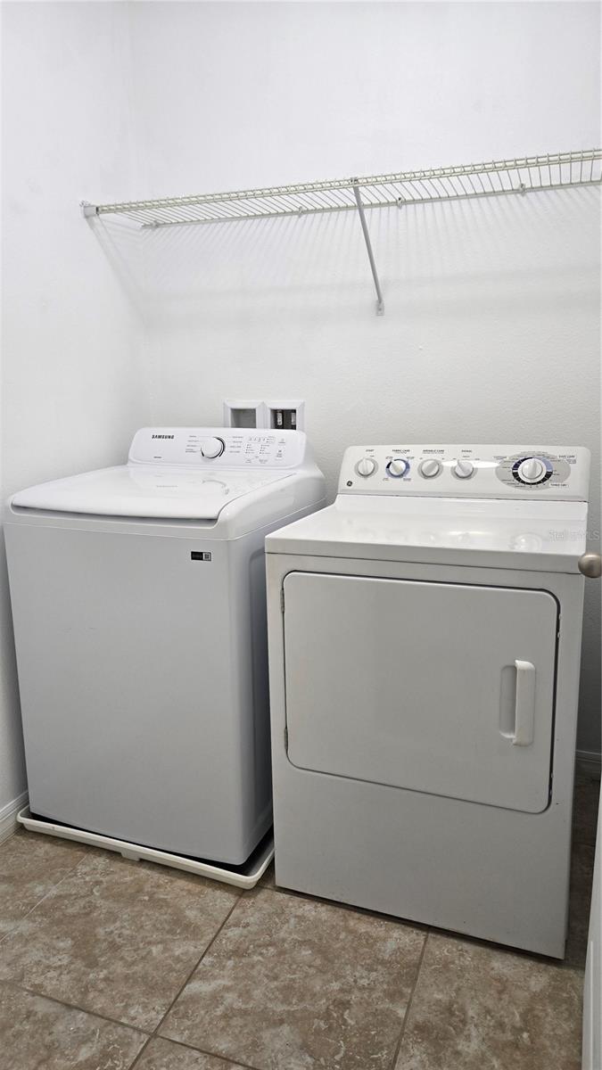 WINDSOR LAKE TWNHMS EAST - Residential Lease