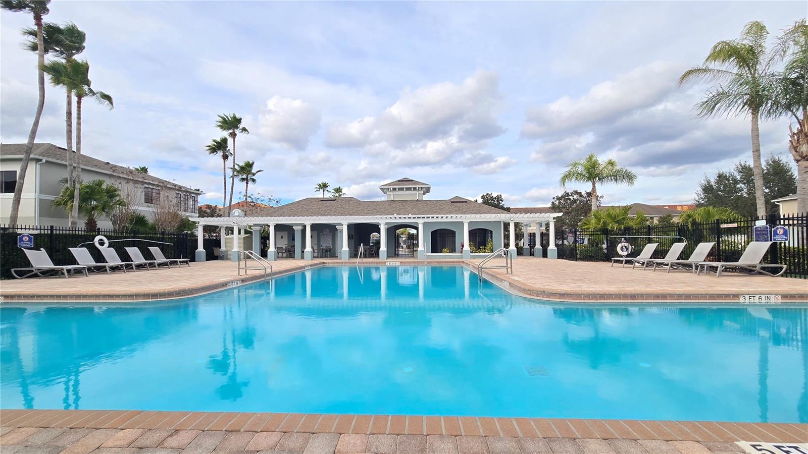 WINDSOR LAKE TWNHMS EAST - Residential Lease