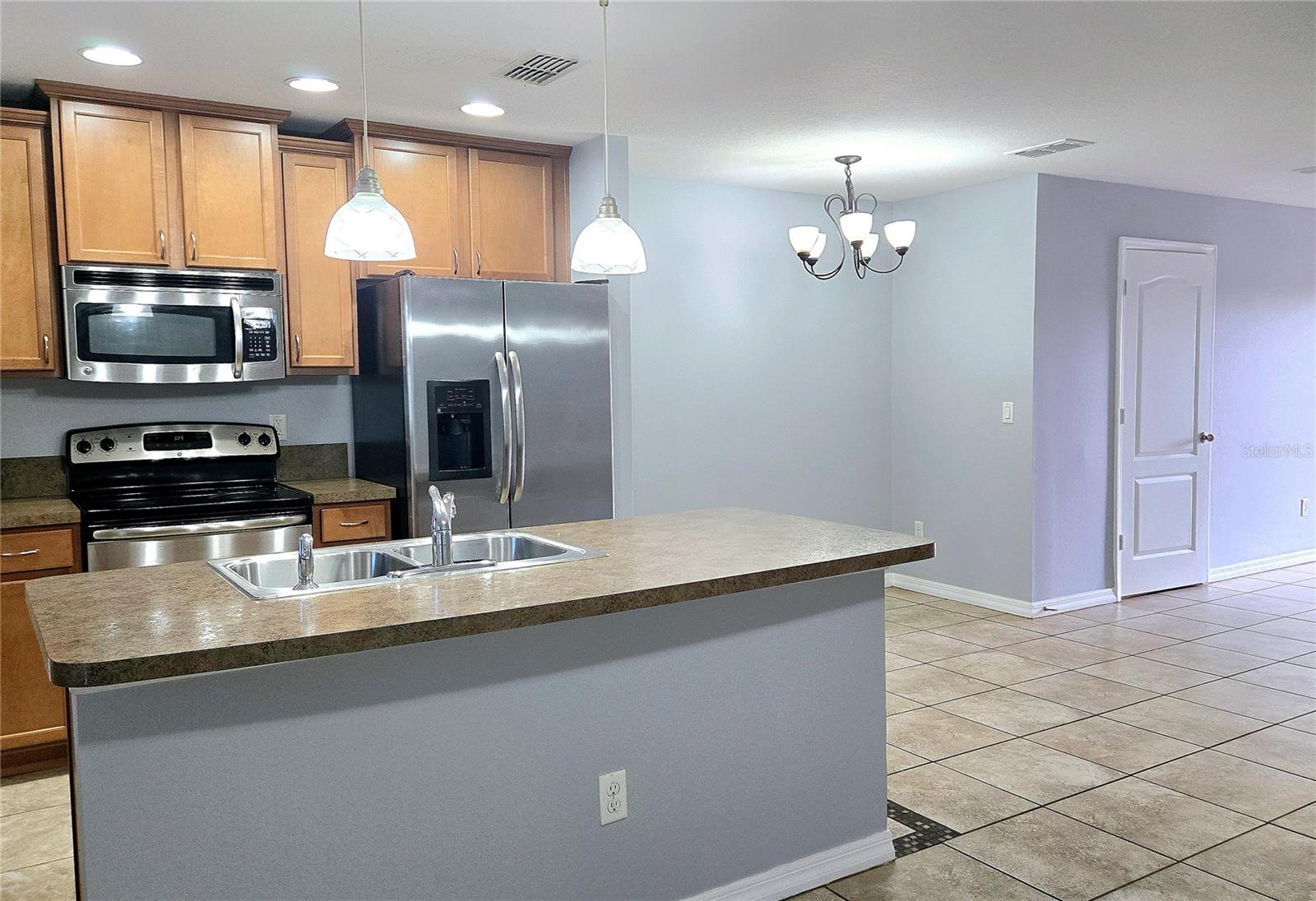 WINDSOR LAKE TWNHMS EAST - Residential Lease