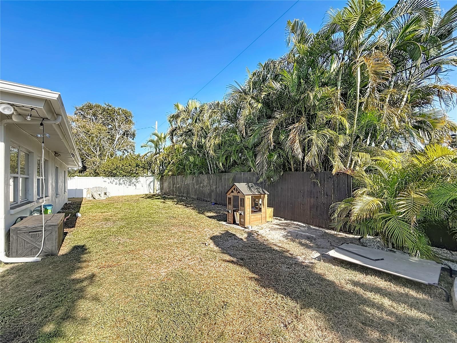 YACHT CLUB ESTATES - Residential