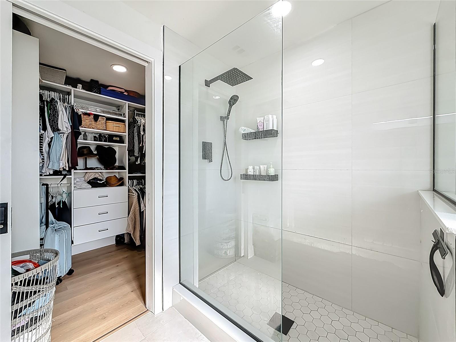 YACHT CLUB ESTATES - Residential