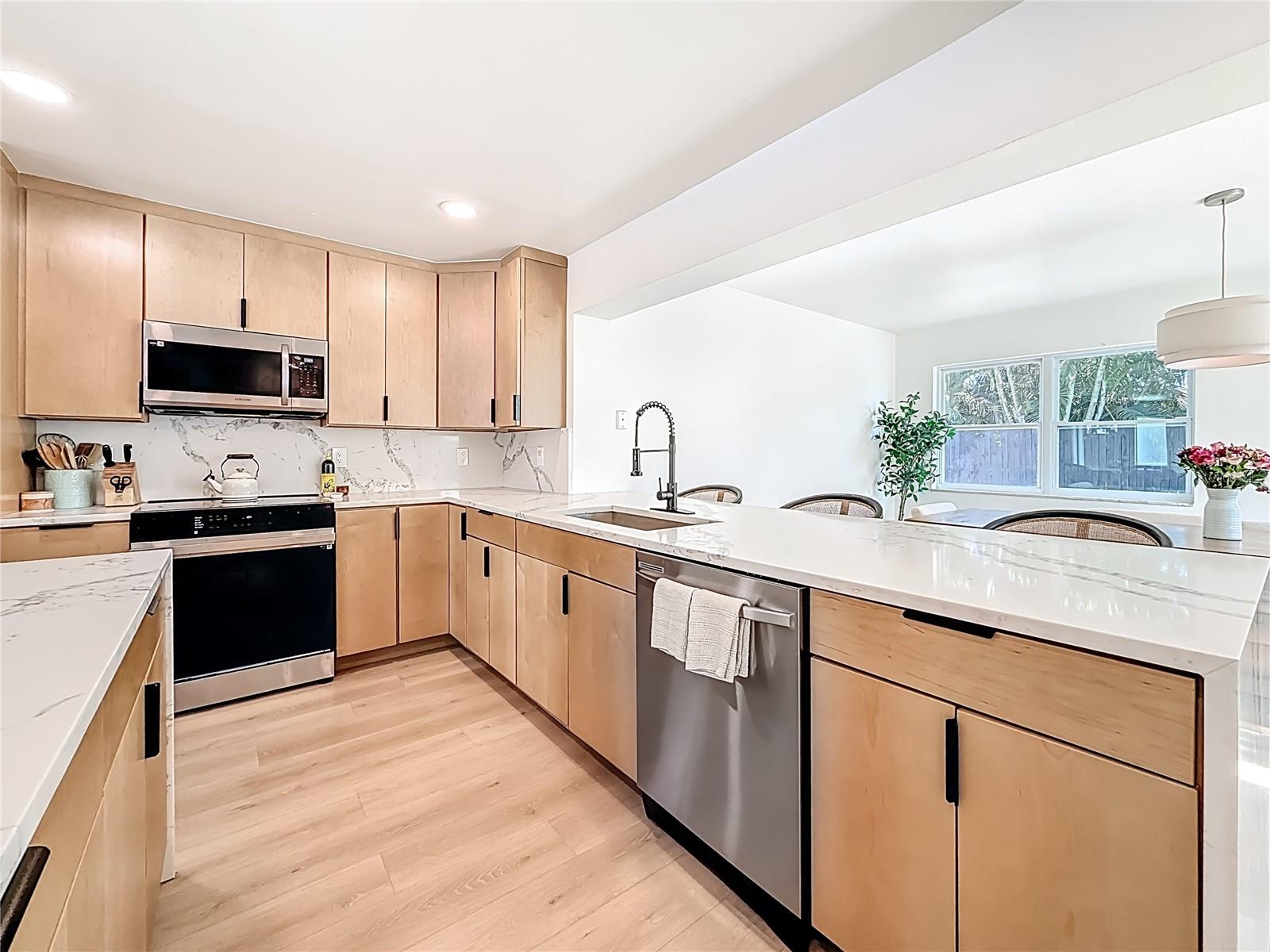 YACHT CLUB ESTATES - Residential