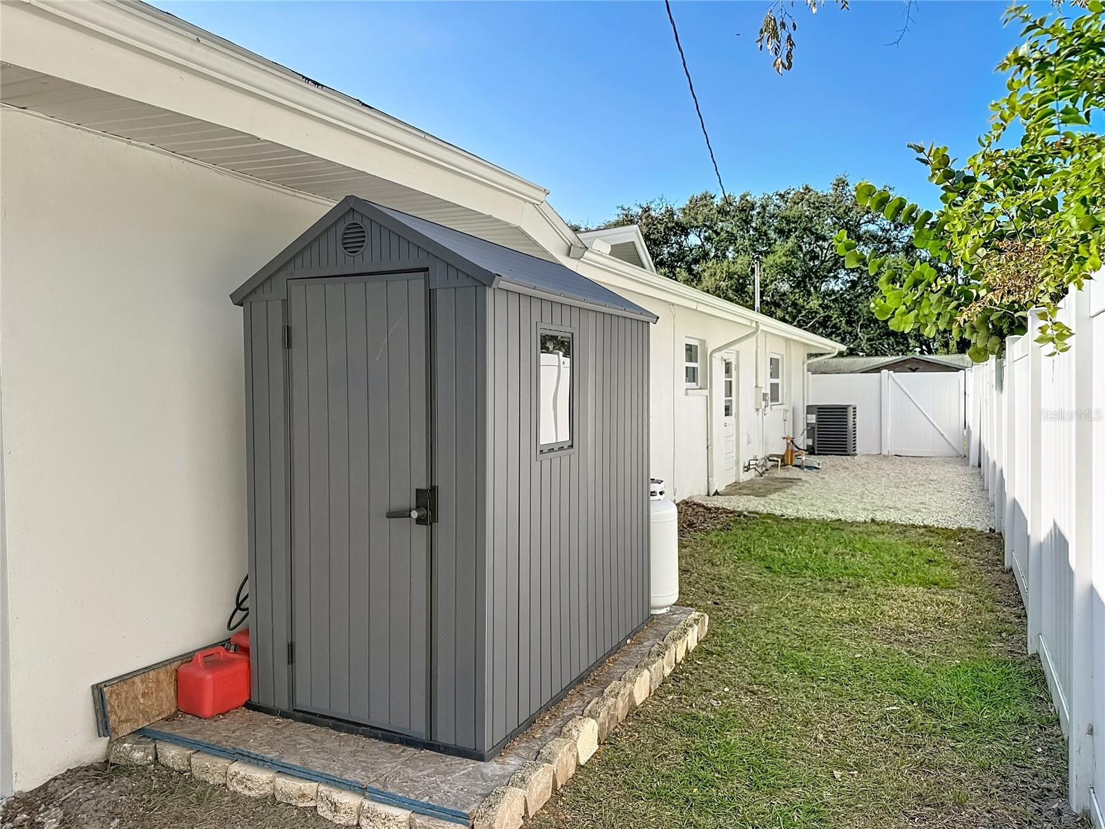 YACHT CLUB ESTATES - Residential