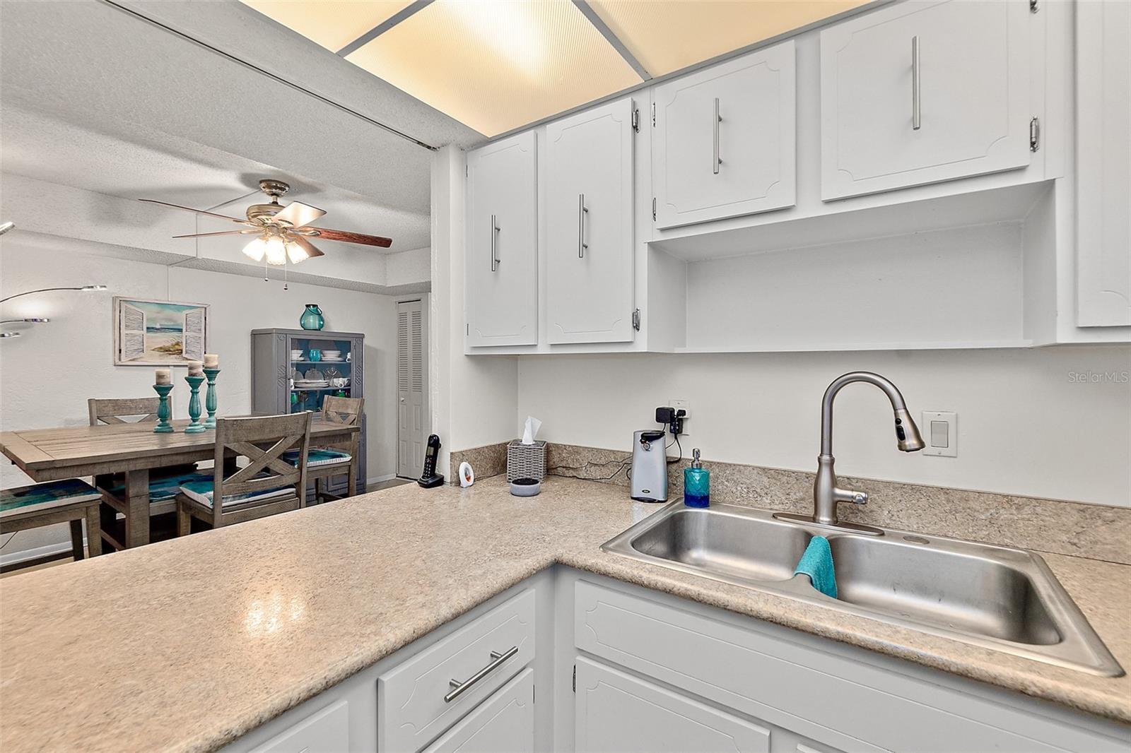 OCEANS FIVE - Residential