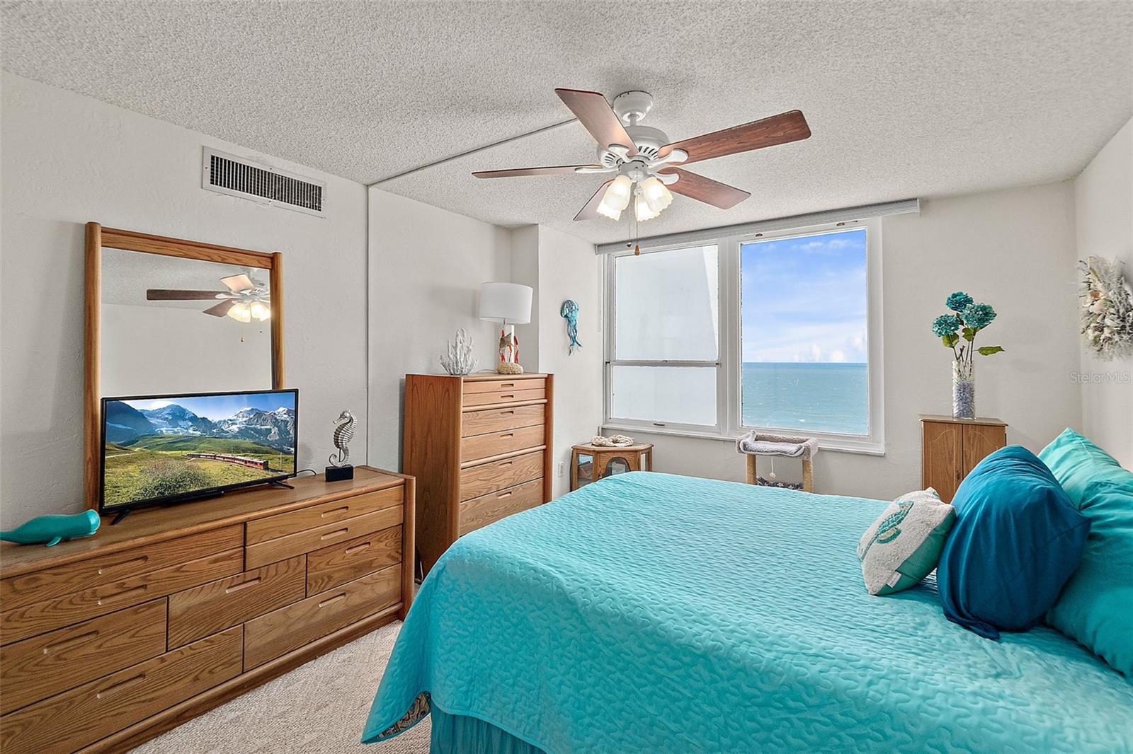 OCEANS FIVE - Residential