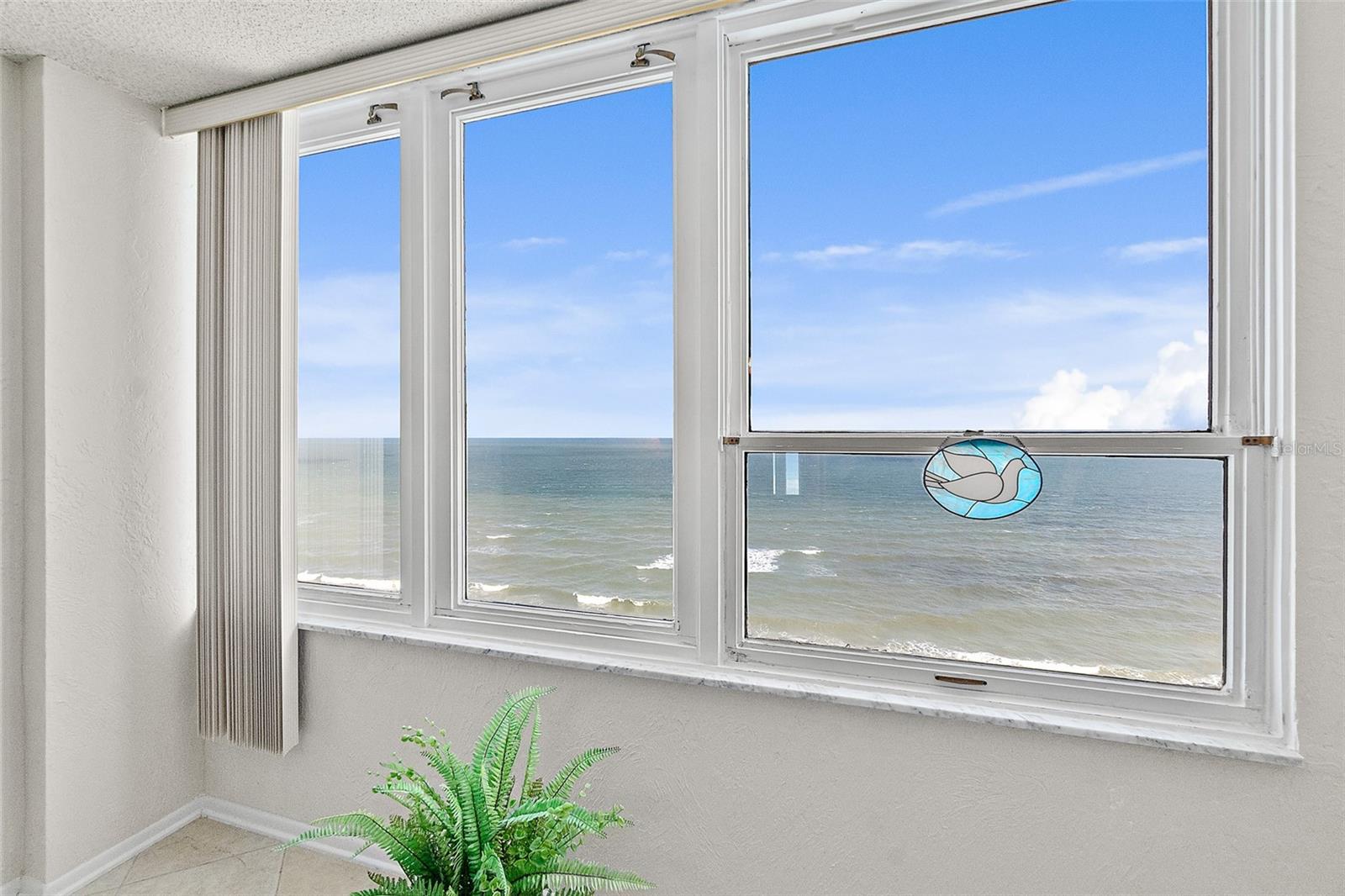 OCEANS FIVE - Residential