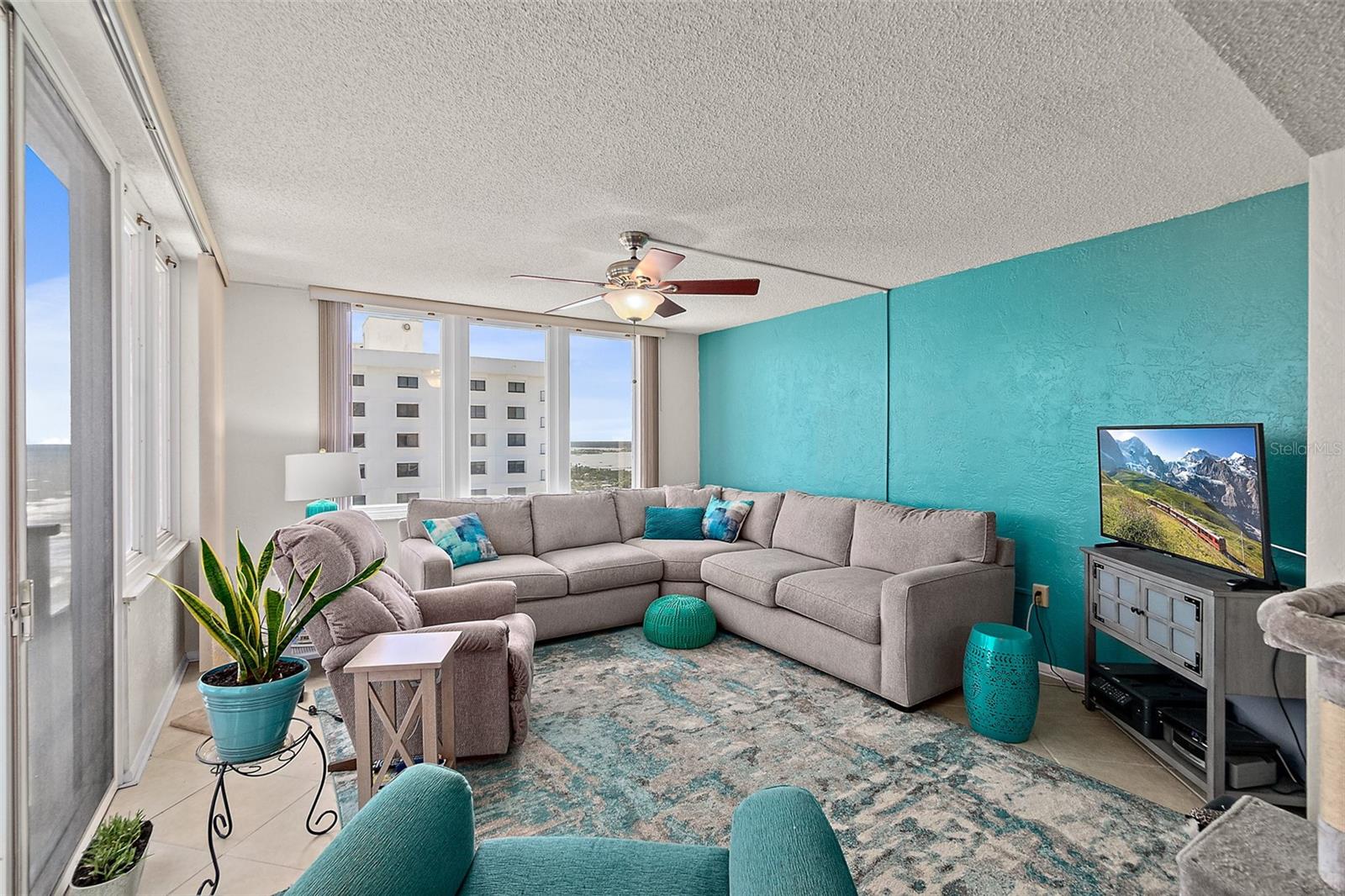 OCEANS FIVE - Residential