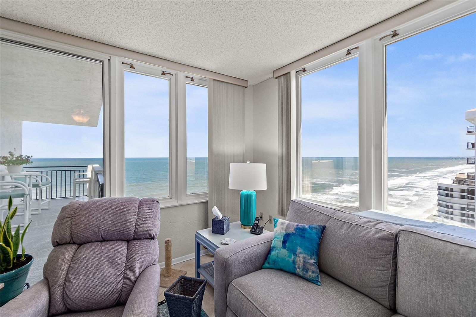 OCEANS FIVE - Residential