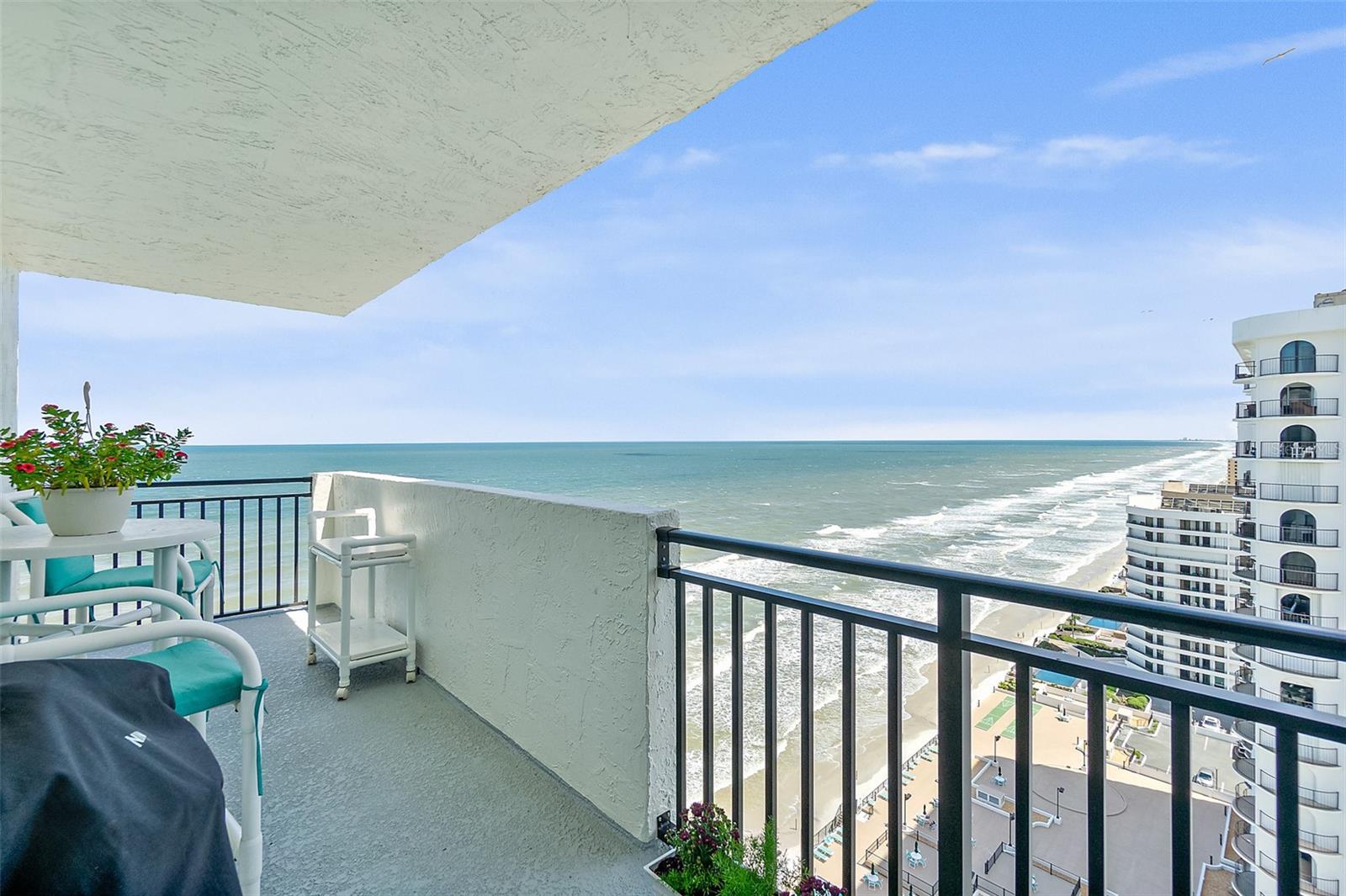 OCEANS FIVE - Residential