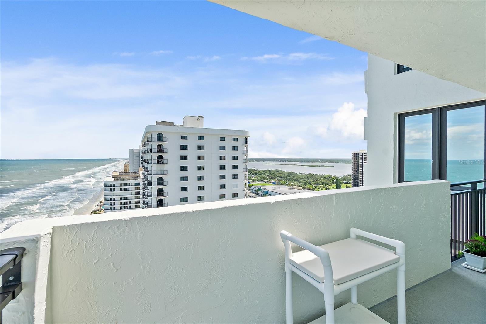 OCEANS FIVE - Residential