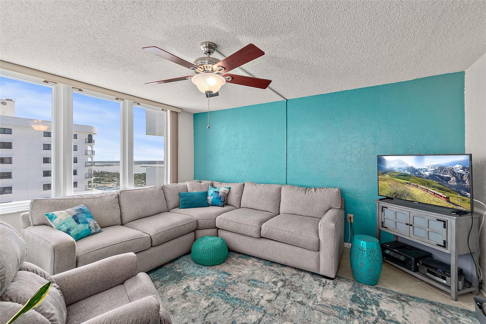 OCEANS FIVE - Residential