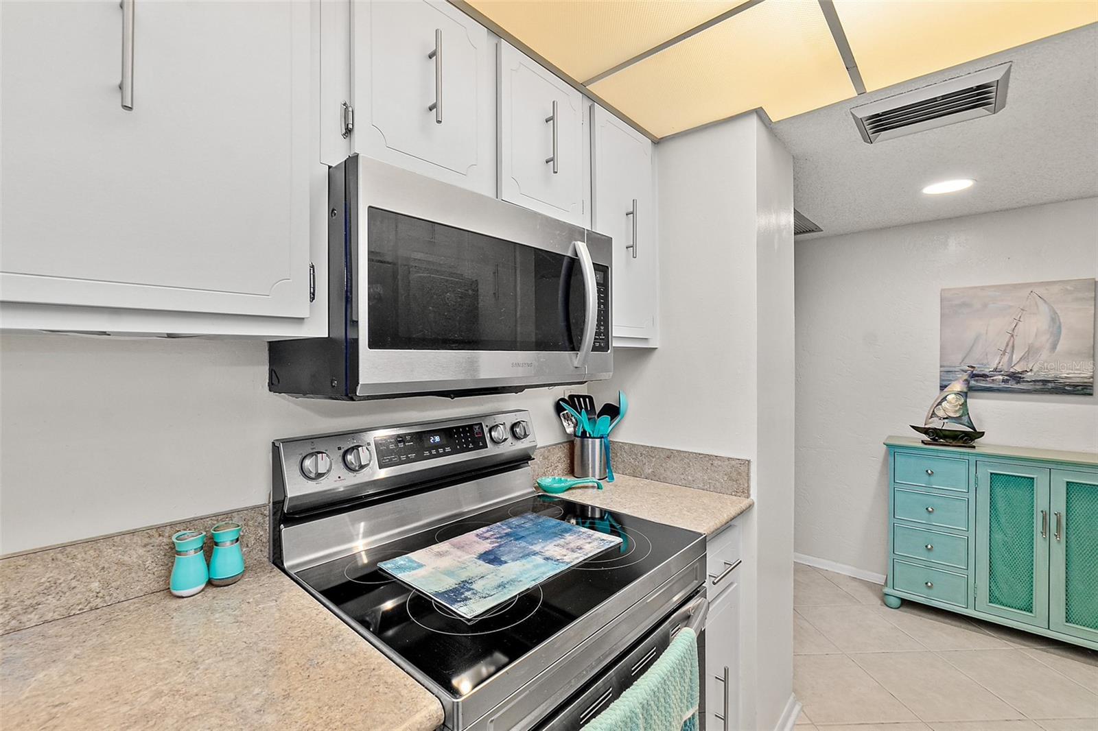 OCEANS FIVE - Residential