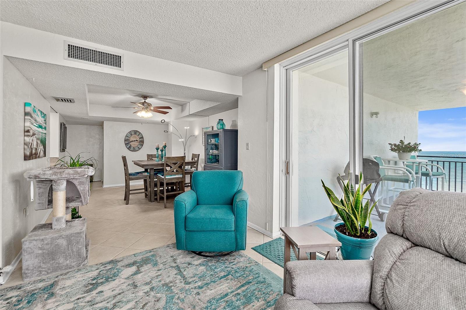 OCEANS FIVE - Residential