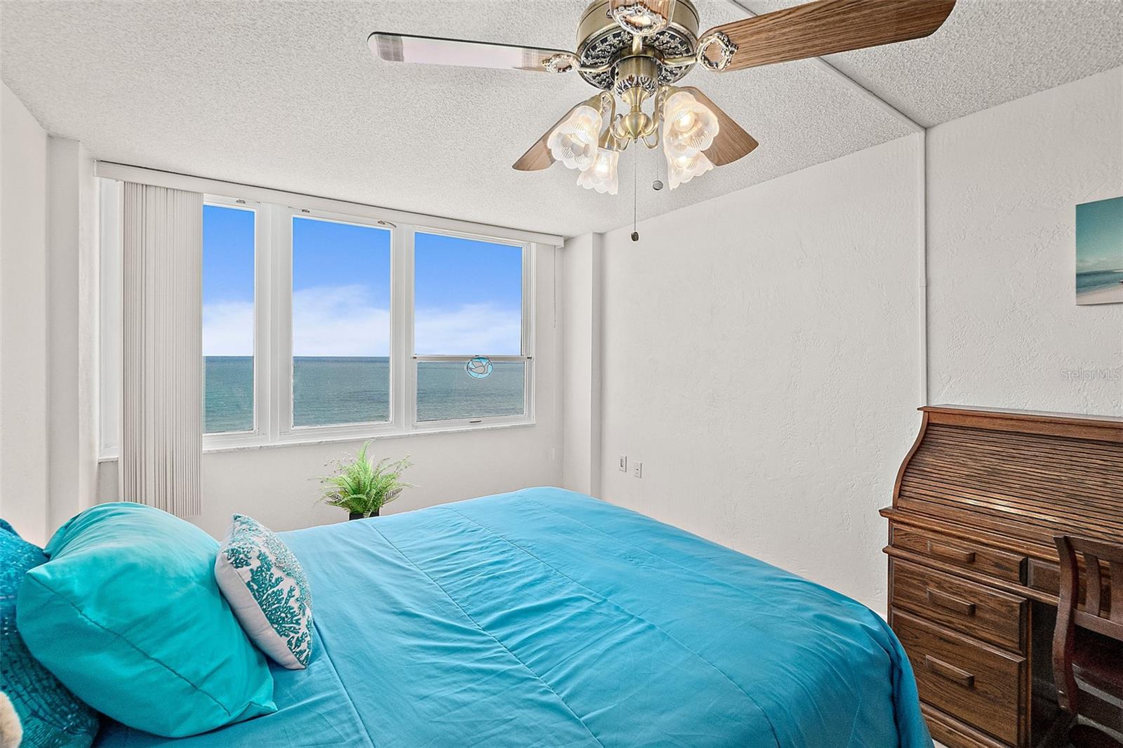 OCEANS FIVE - Residential