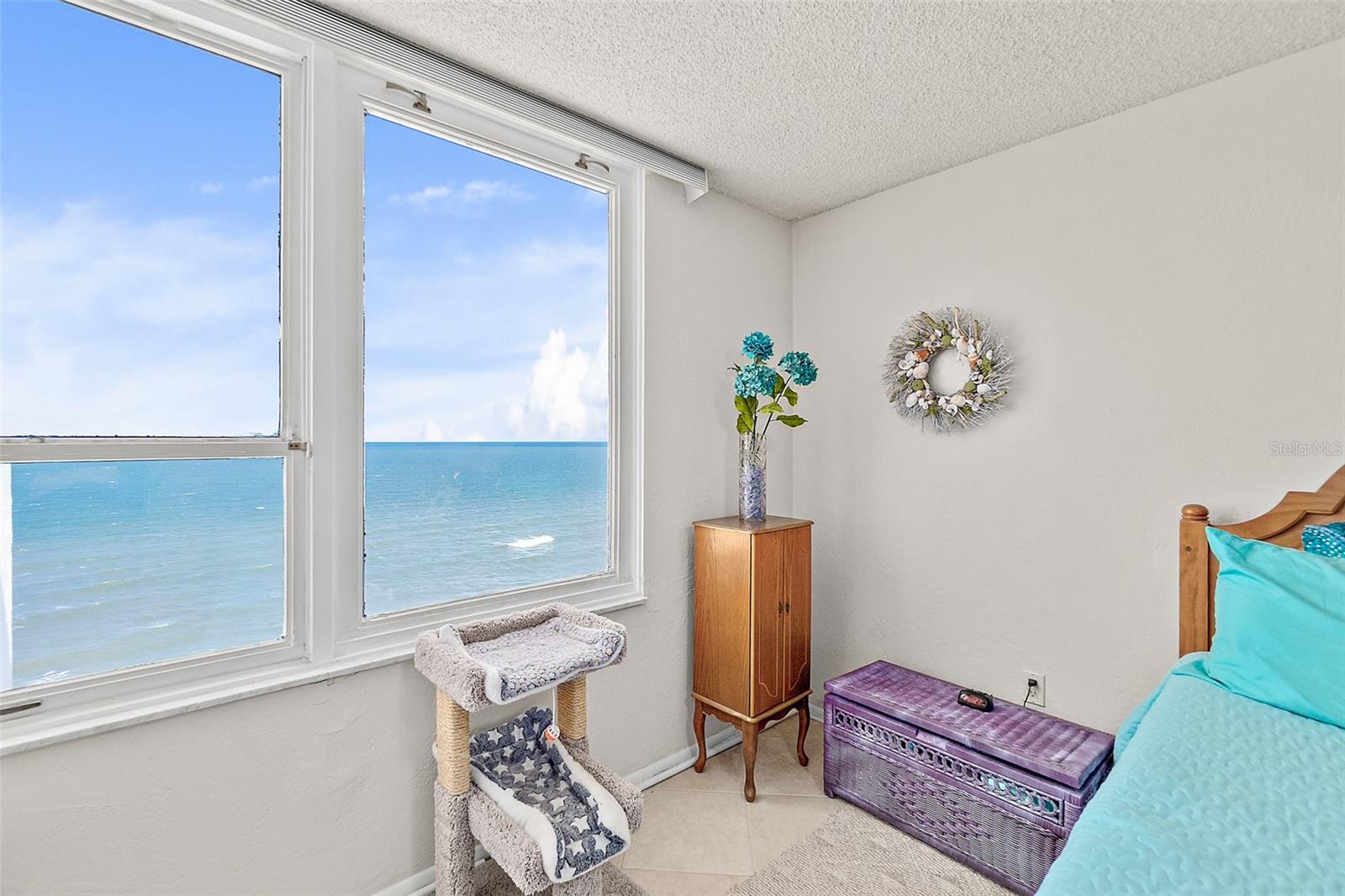 OCEANS FIVE - Residential