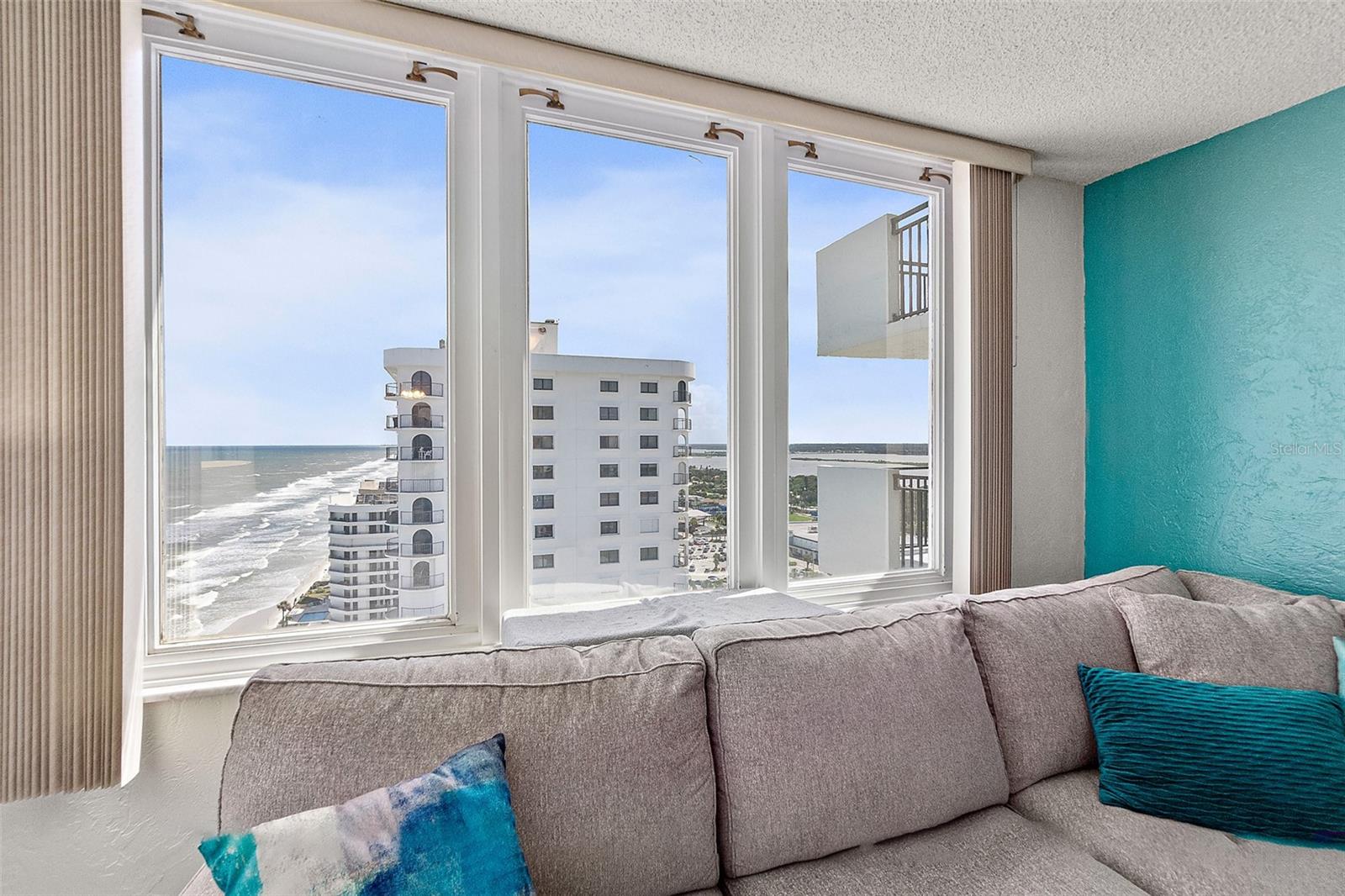 OCEANS FIVE - Residential