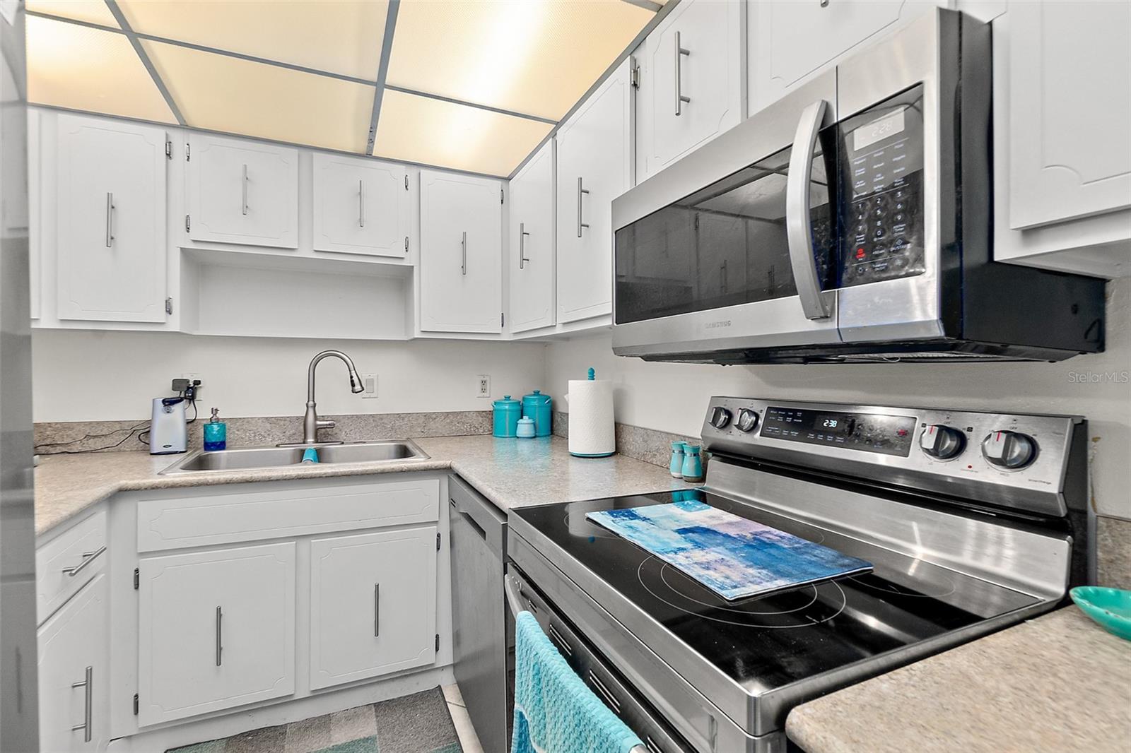 OCEANS FIVE - Residential