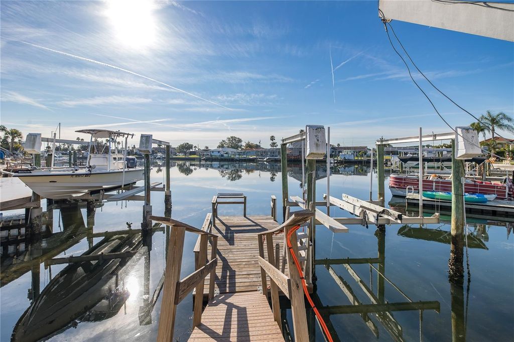 Photo of 5520 Bowline Bend, New Port Richey, FL 34652 (MLS # TB8463603)