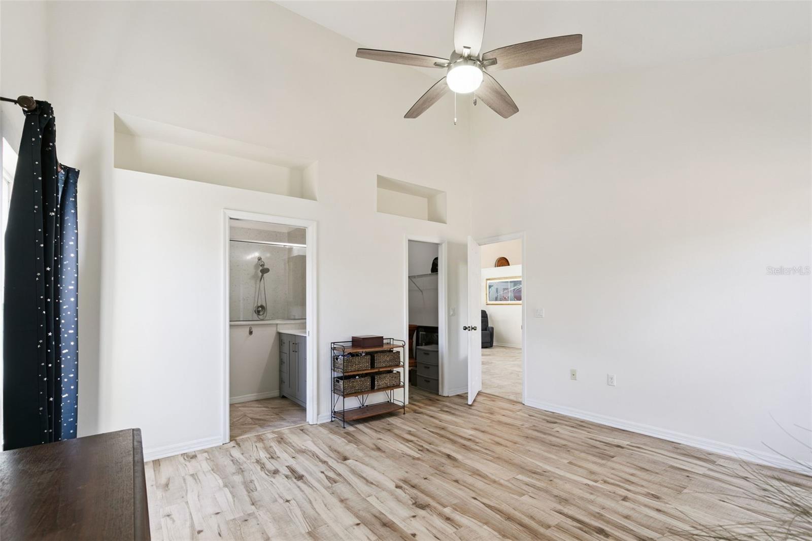 LINDSEY COVE - Residential