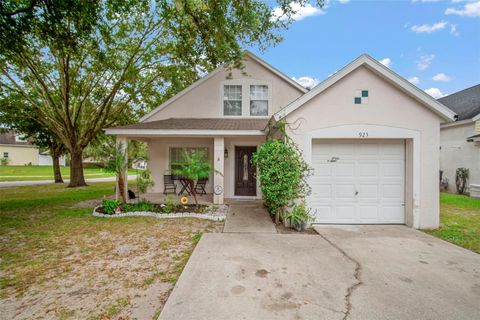 Photo of 923 Cape Cod Circle, Valrico, FL 33594 (MLS # TB8436571)