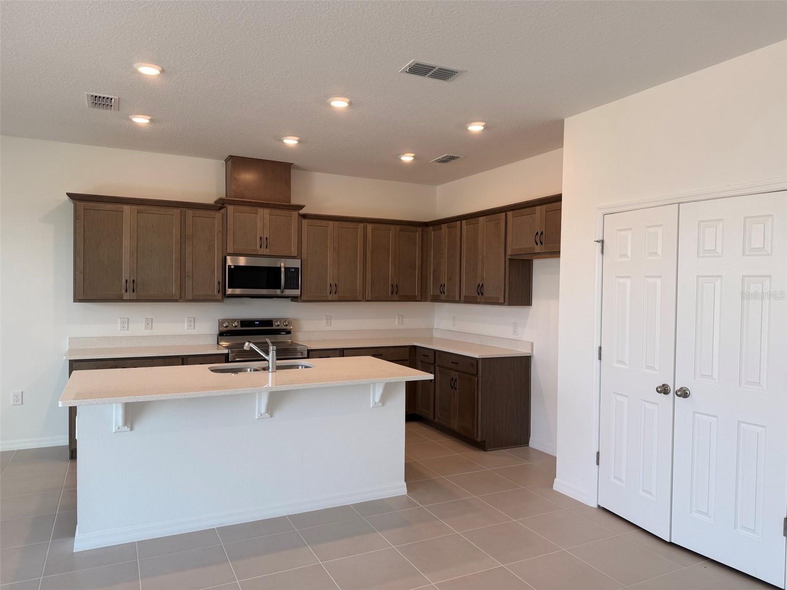 333 MARION LOOP