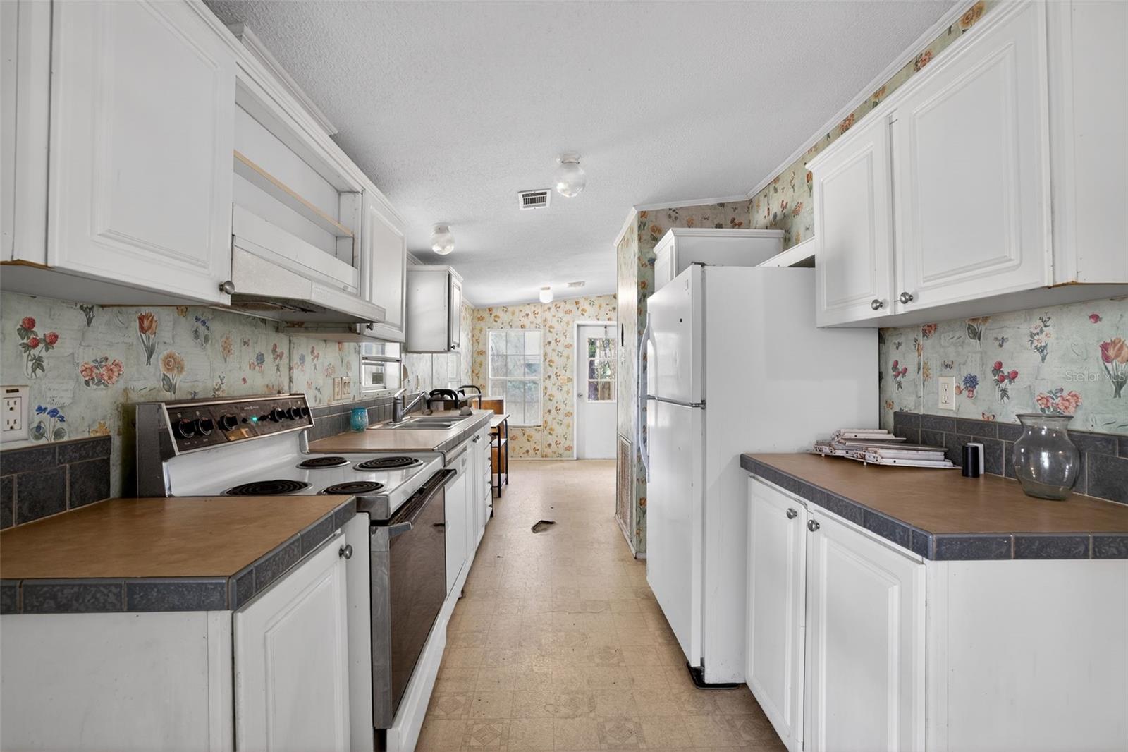 MOON LAKE ESTATES - Residential