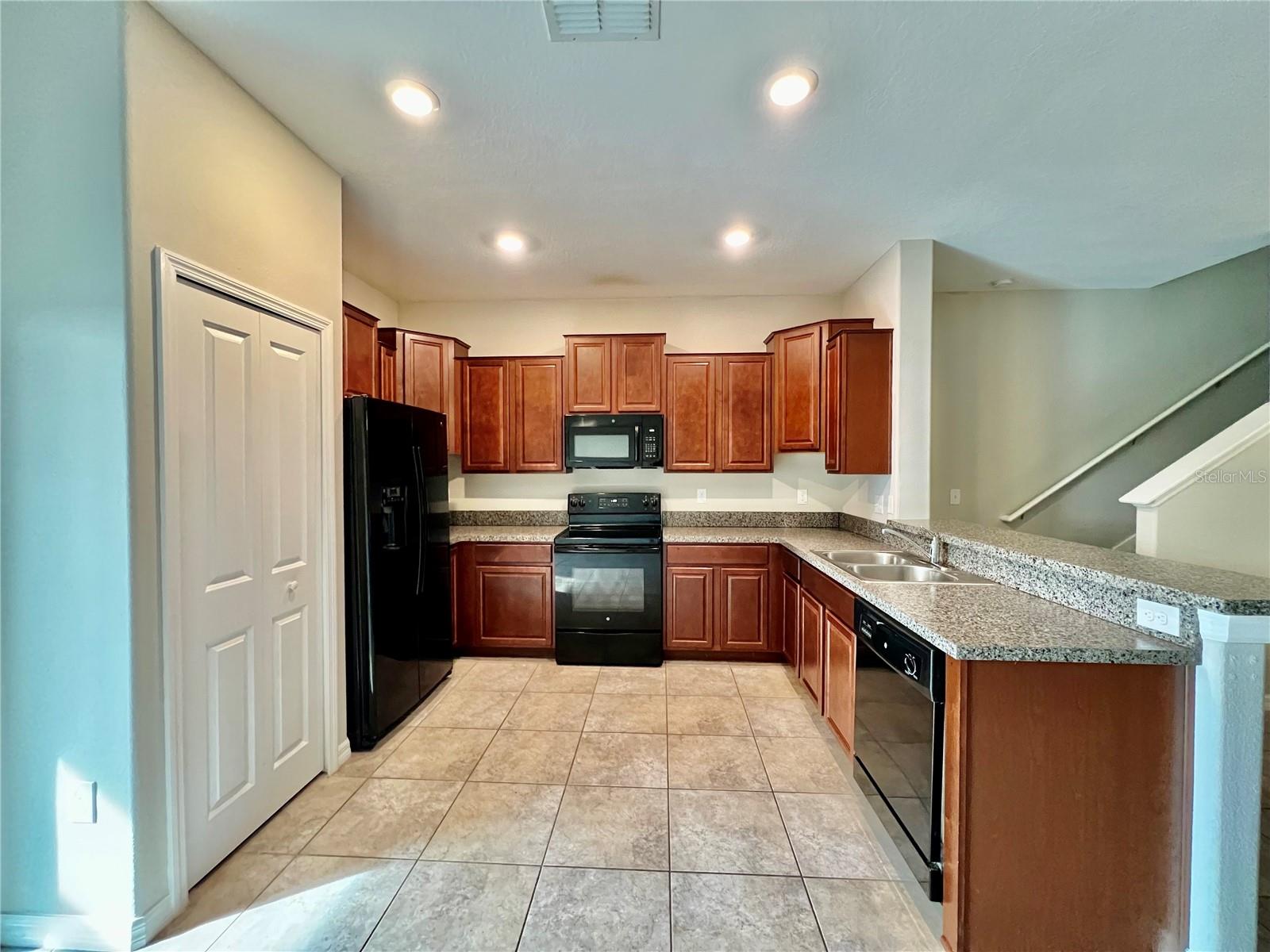 TOUCHSTONE PH 1 - Residential Lease