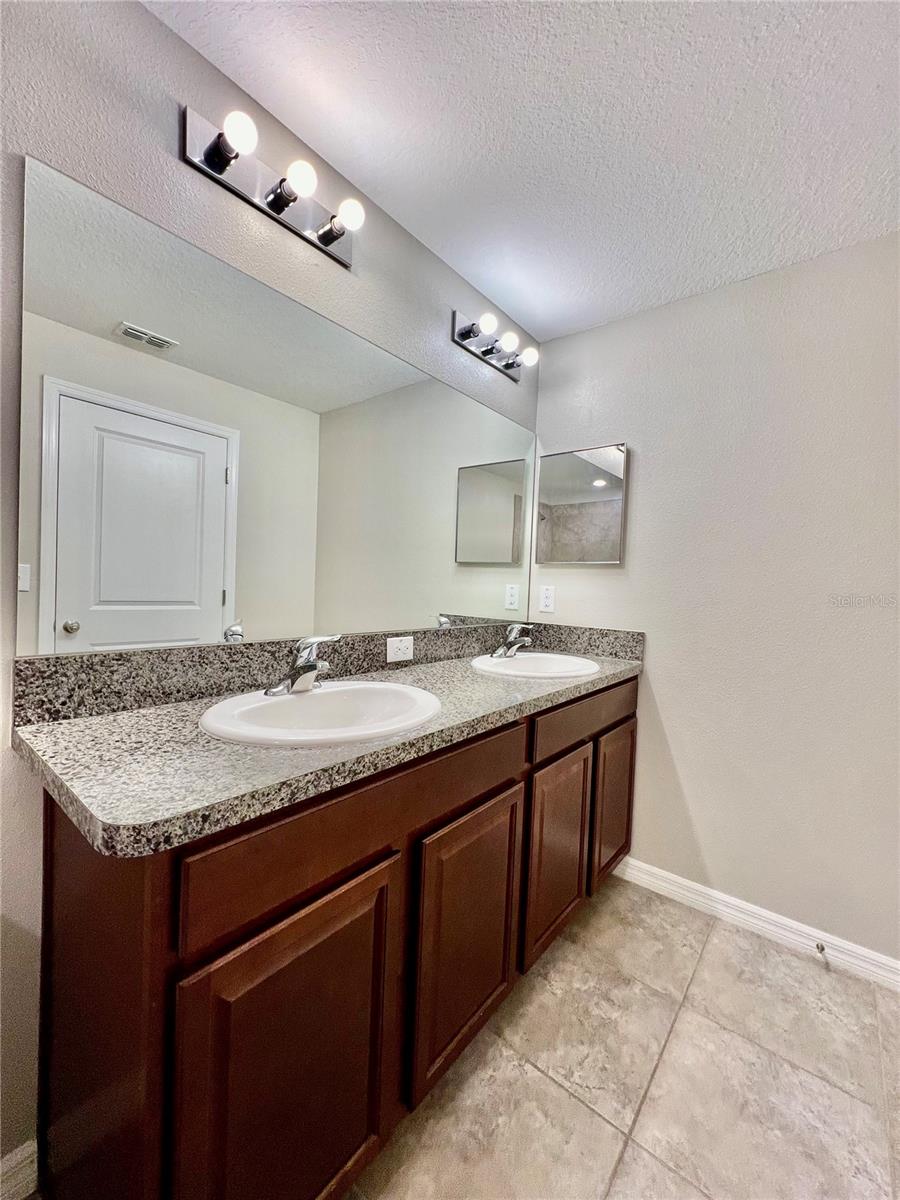 TOUCHSTONE PH 1 - Residential Lease