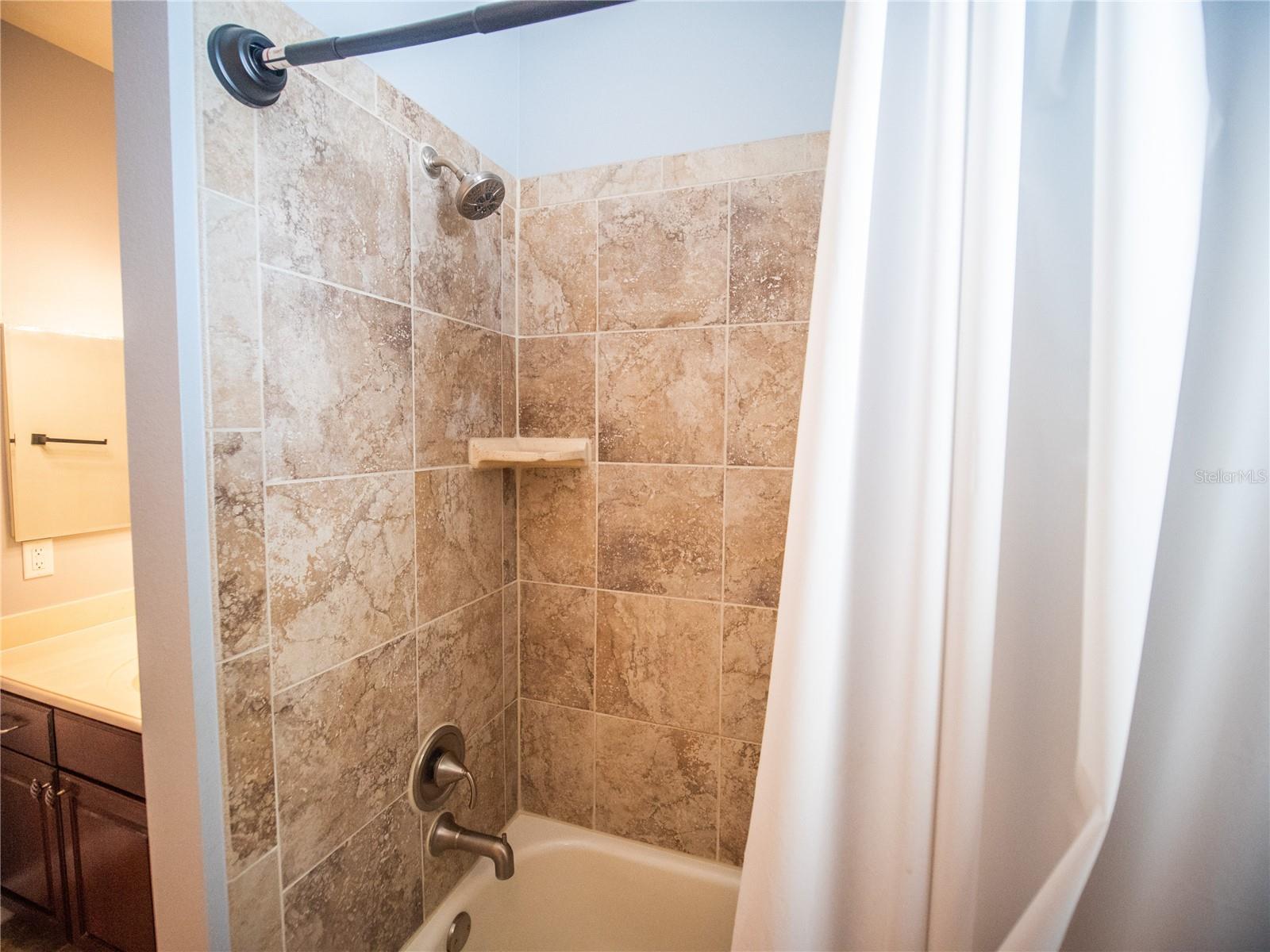 TAVARES ETOWAH PH 01 PB 45-49 LOT 39 ORB PG 1986 - Residential